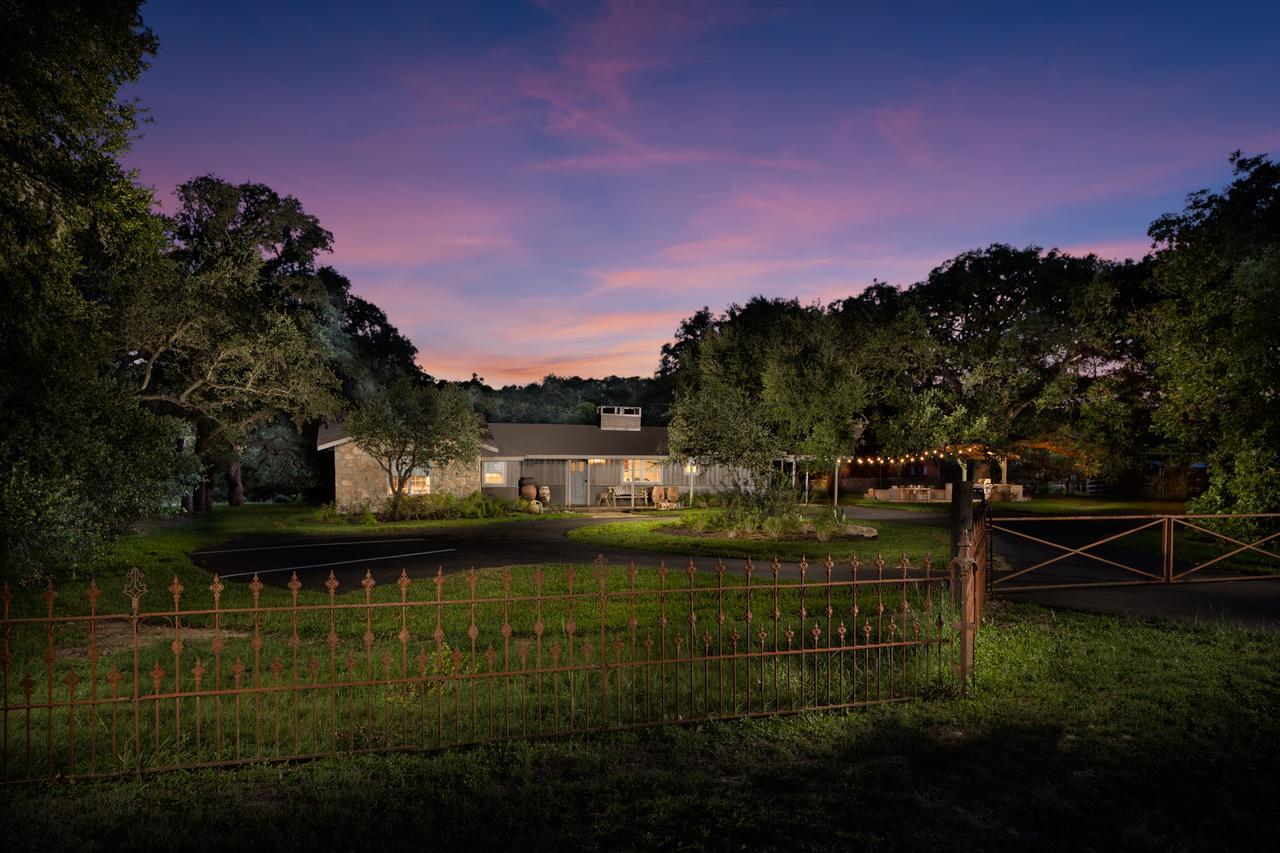 Camp Lucy Hotel Dripping Springs Eksteriør billede