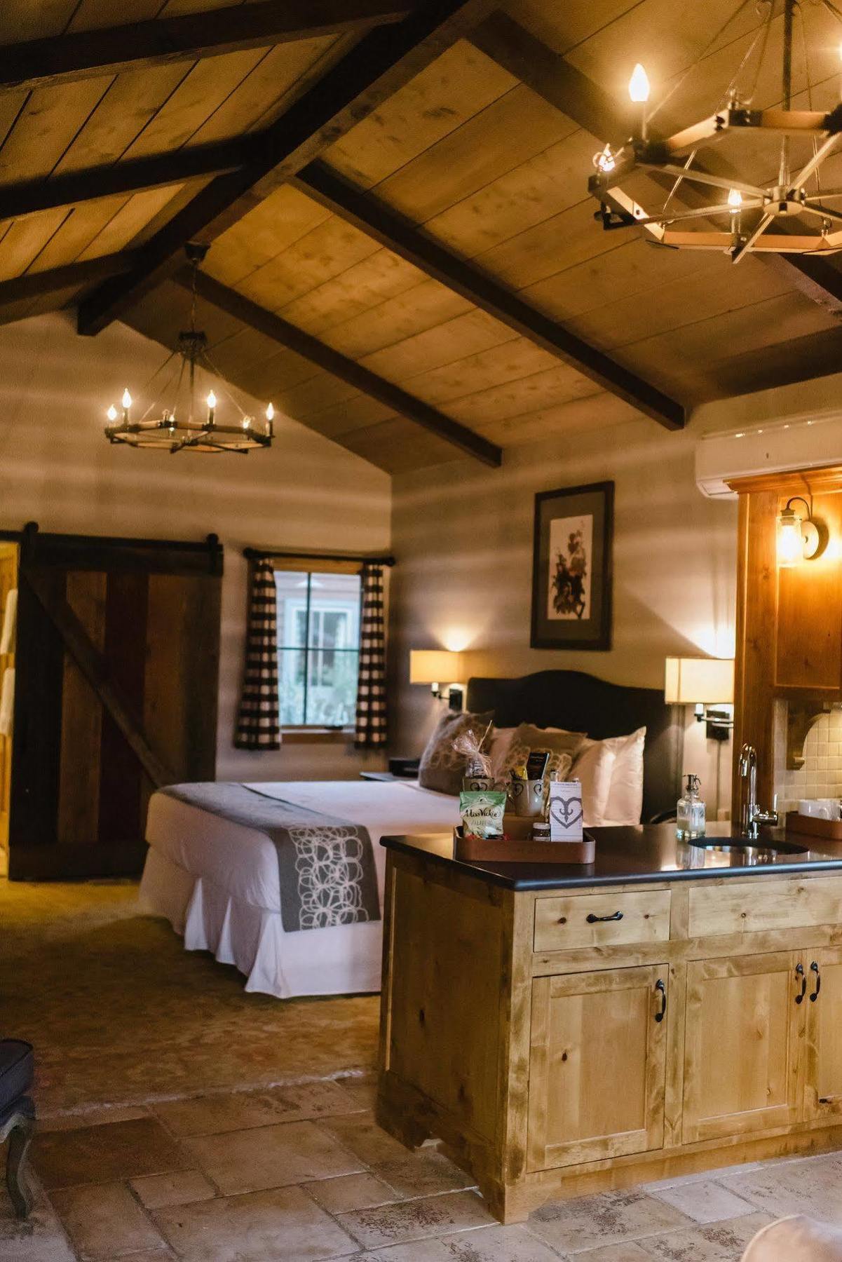 Camp Lucy Hotel Dripping Springs Eksteriør billede
