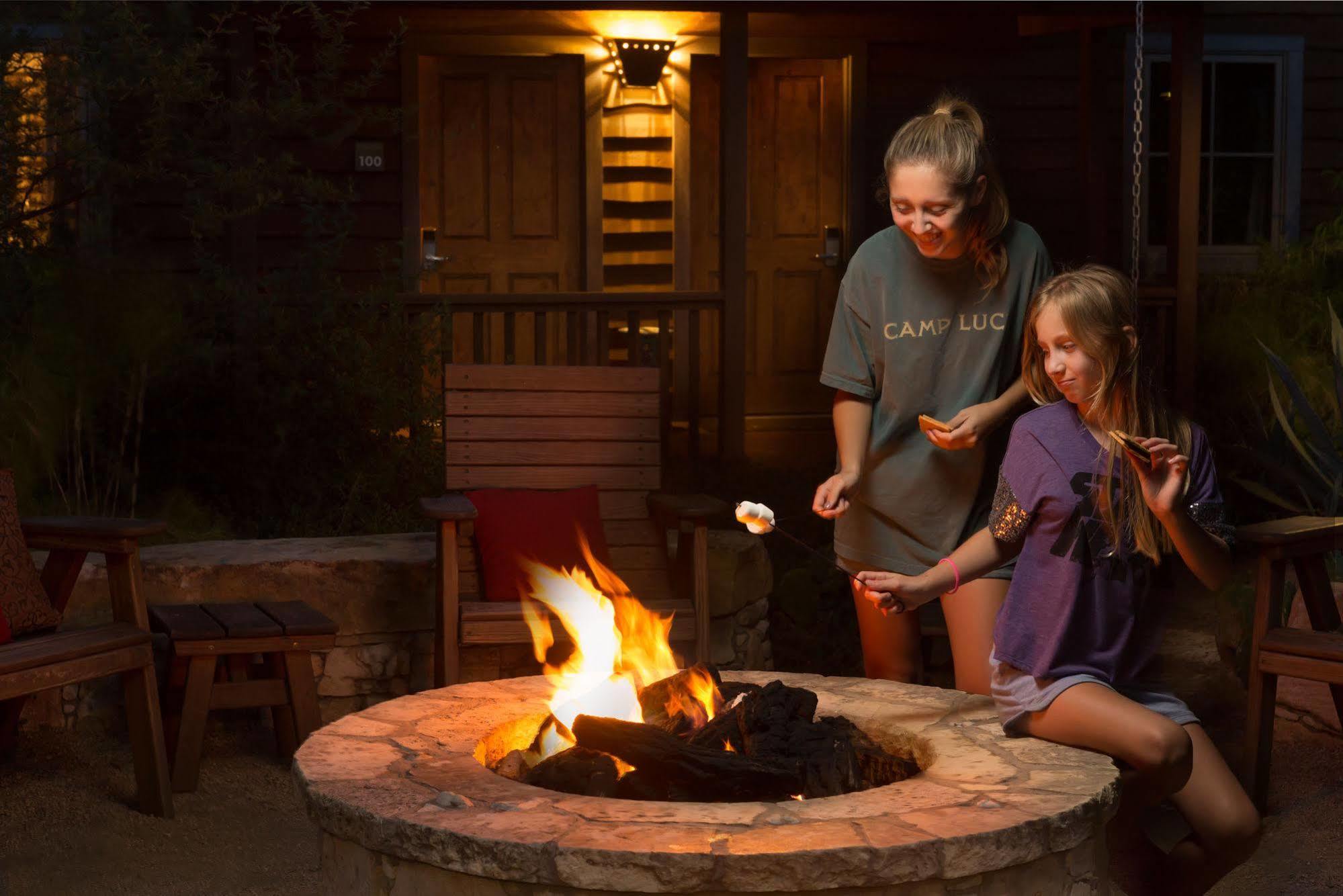 Camp Lucy Hotel Dripping Springs Eksteriør billede